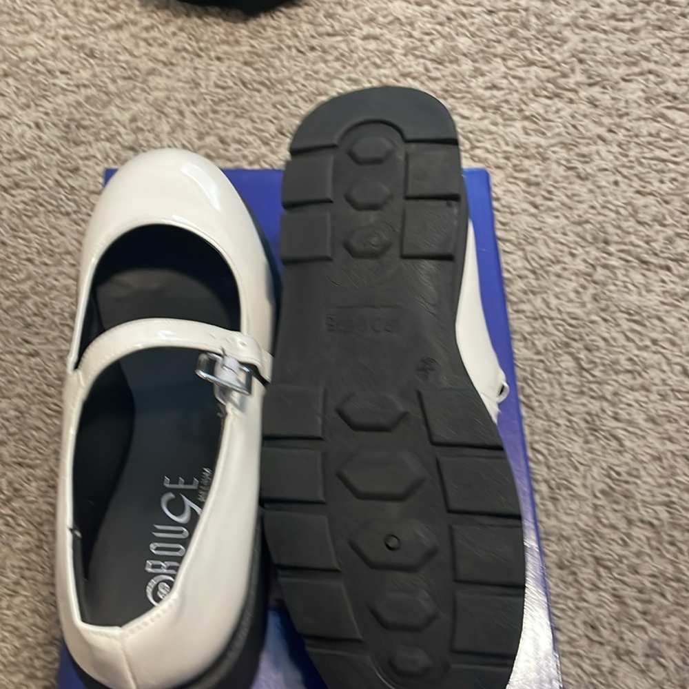Shoes - Picture 4 of 4